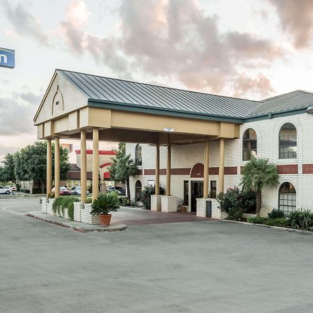 Days Inn By Wyndham Нью-Браунфелс Екстер'єр фото