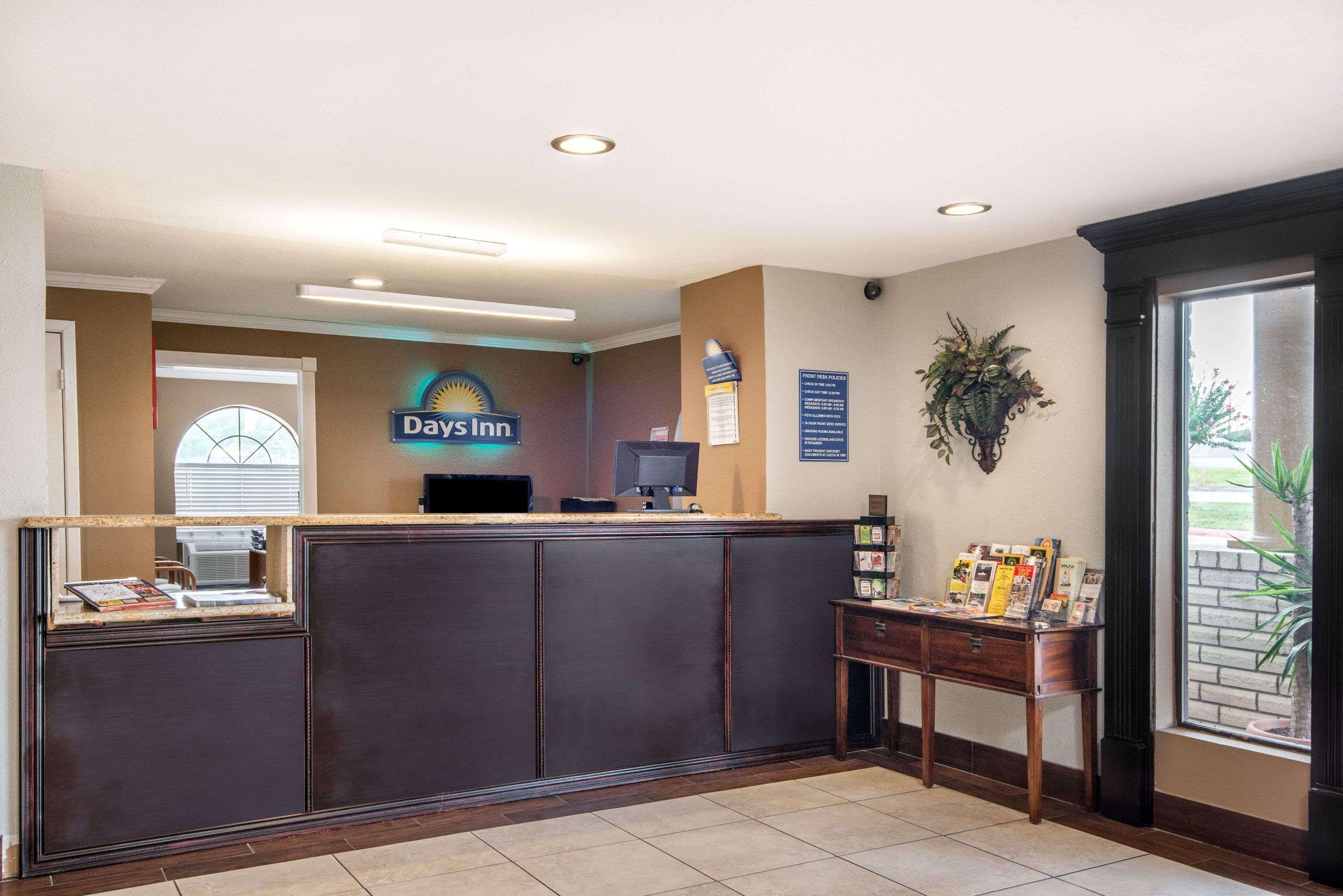 Days Inn By Wyndham Нью-Браунфелс Екстер'єр фото